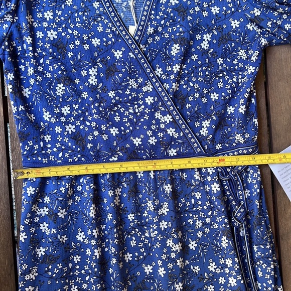 Max studio midi dress with a v-neck and a tier of ruffle. - Picture 5 of 8